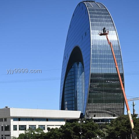 维斯塔潘撞上拉塞尔被罚时：赛车事故解决方案